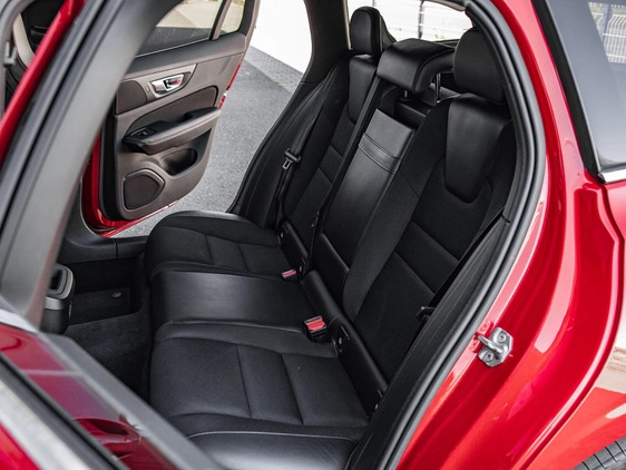 Volvo V60 cena 85900 przebieg: 156072, rok produkcji 2018 z Zbąszynek małe 781